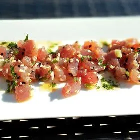 Tartare De Thon Au Citron Vert, Sauce Soja Et Coriandre